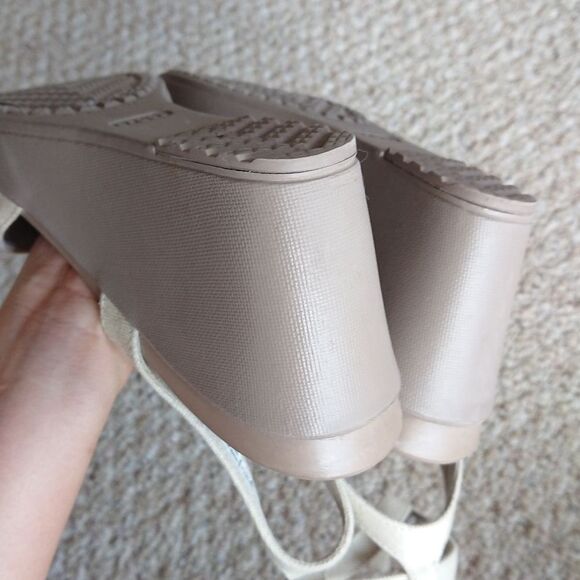 Crocs Leigh II Crossstrap Wedge Sandal Size 9 Oatmeal/Mushroom color - Picture 14 of 16